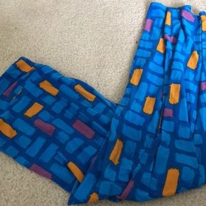 LuLaRoe Square pattern leggings.